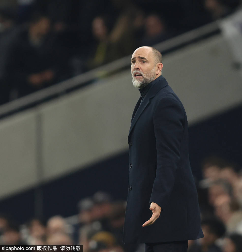 主帅“失踪”！热刺主场0比3惨败诺丁汉森林，图多尔去向成谜，降级警报拉响？